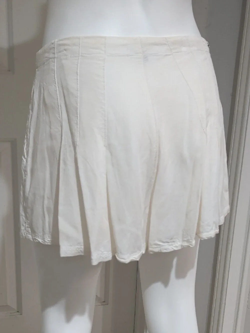 O'Neill White Pleated Viscose Shorts Women's Large